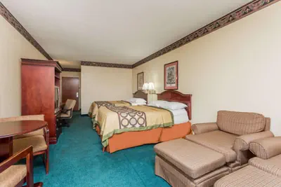 Photo 2 - Super 8 by Wyndham Piedmont Greenville Area