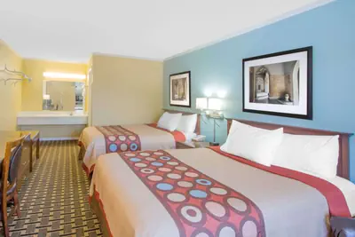 Photo 5 - Super 8 by Wyndham Jasper