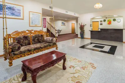 Photo 2 - Super 8 by Wyndham Salina