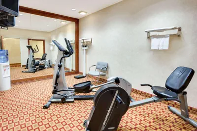 Photo 3 - Super 8 by Wyndham Freeport