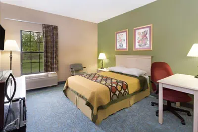 Photo 4 - Super 8 by Wyndham Freeport