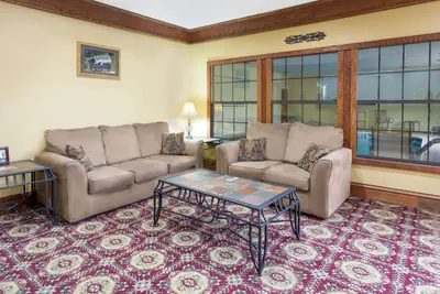 Photo 2 - Super 8 by Wyndham Freeport