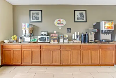 Photo 2 - Super 8 by Wyndham Gurnee