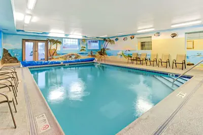 Photo 4 - Super 8 by Wyndham Gurnee