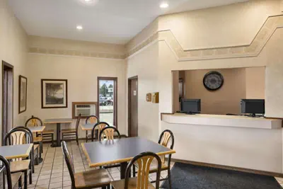 Photo 3 - Super 8 by Wyndham Carbondale