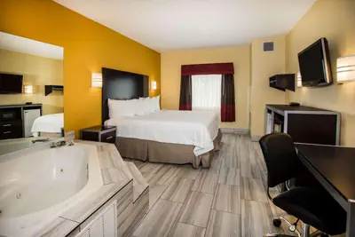 Photo 3 - Days Inn & Suites by Wyndham Augusta Near Fort Eisenhower