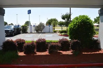 Photo 2 - Baymont by Wyndham Texarkana