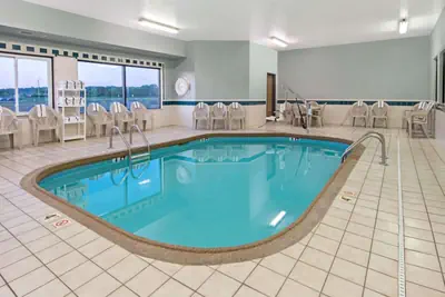 Photo 4 - Days Inn by Wyndham Collinsville St Louis
