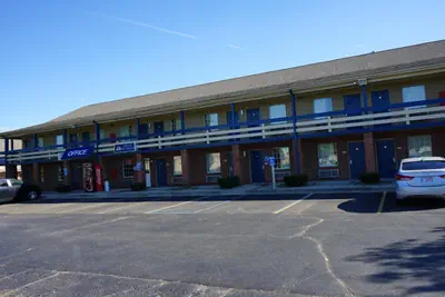 Photo 2 - Americas Best Value Inn Maumee/Toledo