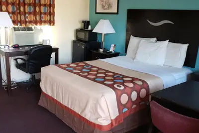 Photo 3 - American Inn