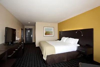 Photo 2 - Holiday Inn Express Newton by IHG