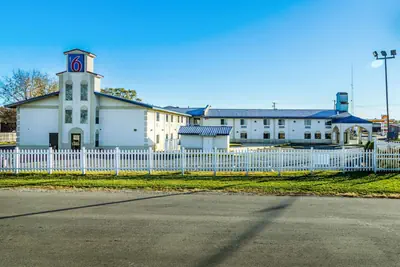 Photo 3 - Motel 6-Urbana, IL