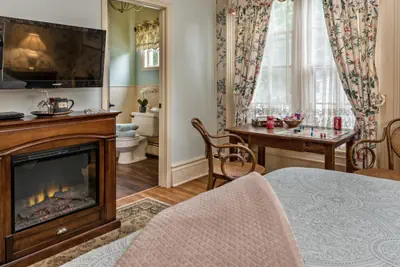 Photo 4 - Silver Heart Inn & Cottages