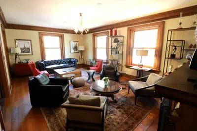 Photo 2 - Inn at 835 Boutique Hotel