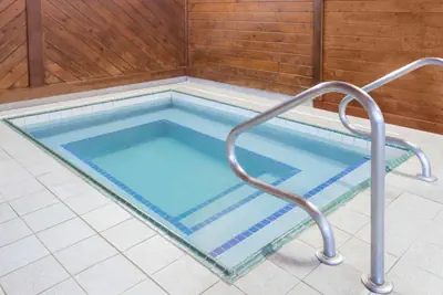 Photo 4 - Days Inn & Suites by Wyndham Davenport East