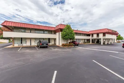 Photo 2 - Quality Inn & Suites Easley - Greenville