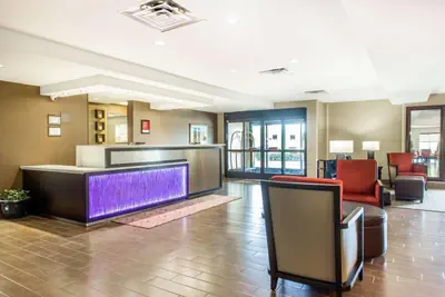 Photo 3 - Comfort Suites Clinton near Presbyterian College