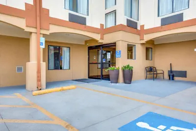 Photo 3 - Comfort Inn & Suites Love Field-Dallas Market Center