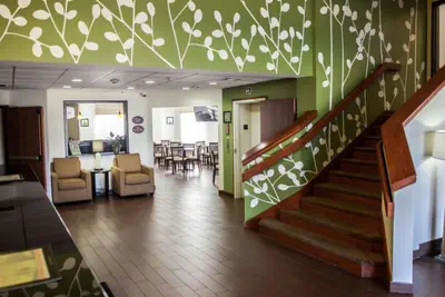 Photo 3 - Garner Hotel Topeka West by IHG