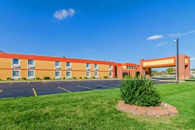 Photo 2 - Quality Inn South