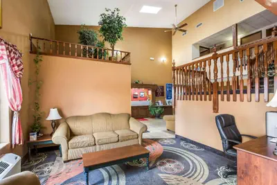 Photo 5 - Econo Lodge Inn & Suites Fairview Heights St Louis