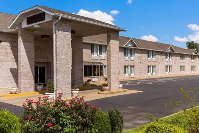 Photo 3 - Econo Lodge Inn & Suites Fairview Heights St Louis