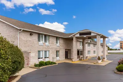 Photo 2 - Econo Lodge Inn & Suites Fairview Heights St Louis