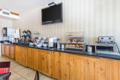 Photo 3 - Comfort Suites Summit County