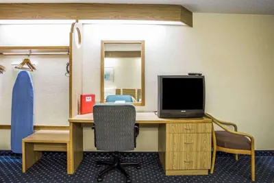 Photo 5 - Econo Lodge Denver International Airport