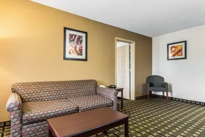 Photo 2 - Quality Inn & Suites Morrow Atlanta South