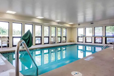 Photo 2 - Comfort Inn & Suites at Stone Mountain