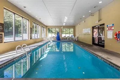 Photo 5 - Comfort Inn & Suites Dalton West