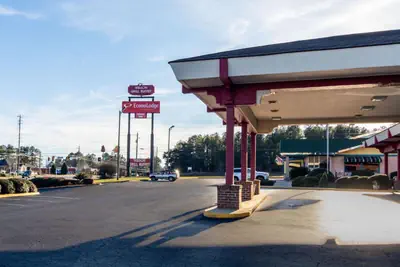 Photo 3 - Econo Lodge Inn & Suites Conference Center Dublin