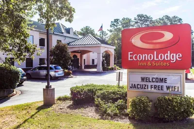 Photo 2 - Econo Lodge Inn & Suites Marietta near Dobbins ARB
