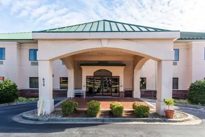 Photo 3 - Econo Lodge Inn & Suites Marietta near Dobbins ARB