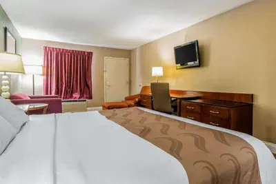 Photo 5 - Quality Inn & Suites near Robins Air Force Base