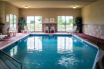 Photo 4 - Econo Lodge Ankeny - Des Moines