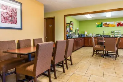 Photo 3 - Quality Inn & Suites Ottumwa North