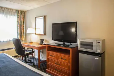 Photo 2 - Quality Inn & Suites St Charles -West Chicago