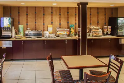 Photo 5 - Quality Inn & Suites St Charles -West Chicago