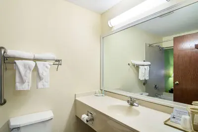 Photo 2 - Quality Inn & Suites Harvey - Chicago Southland