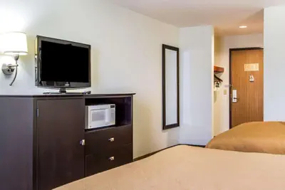 Photo 2 - Quality Inn Pontiac