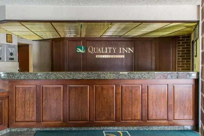 Photo 2 - Quality Inn Schaumburg - Chicago near the Mall