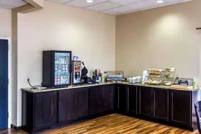 Photo 4 - Quality Inn & Suites Moline Airport