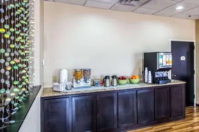 Photo 5 - Quality Inn & Suites Moline Airport
