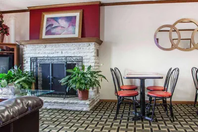 Photo 4 - Econo Lodge Cameron