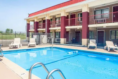 Photo 2 - Econo Lodge Kearney - Liberty
