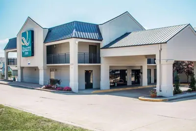 Photo 3 - Quality Inn US65 & E Battlefield Rd Springfield
