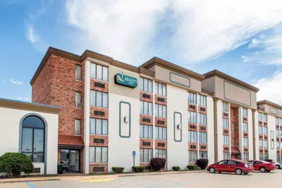 Photo 2 - Days Inn & Suites by Wyndham Festus