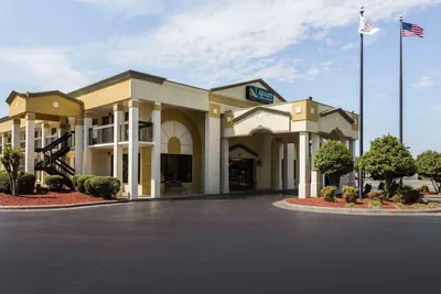 Photo 2 - Quality Inn & Suites Mooresville-Lake Norman